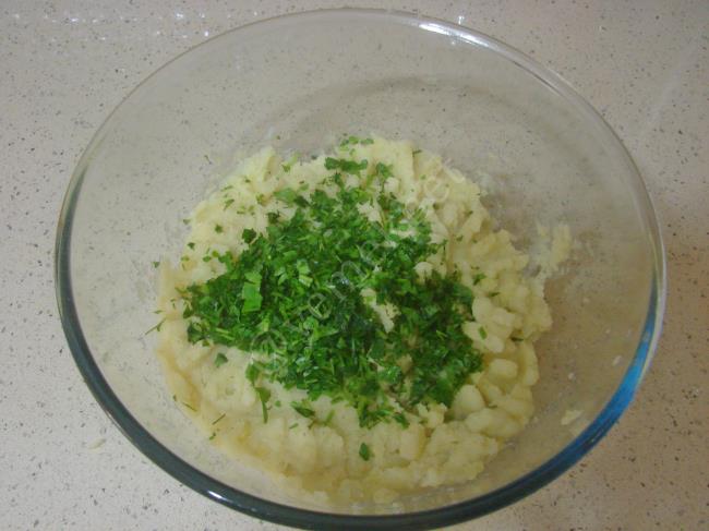 Yoğurtlu Kıymalı Patates Mantısı - Yapılışı (5/16) 