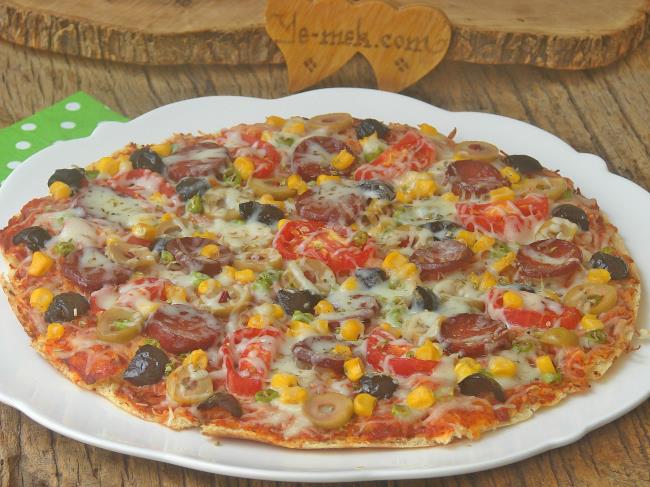 Fırında Bazlamadan Pizza Tarifi, Nasıl Yapılır? (Resimli) Yemek Tarifleri