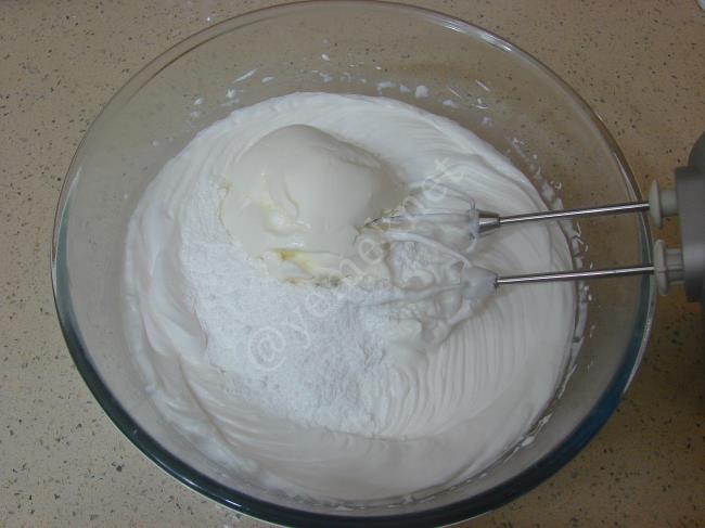 Bisküvili Yalancı Tiramisu - Yapılışı (3/16) 