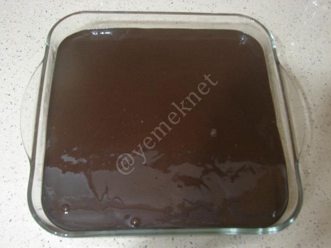 Çikolatalı Muhallebili Pasta - Yapılışı (11/16) 