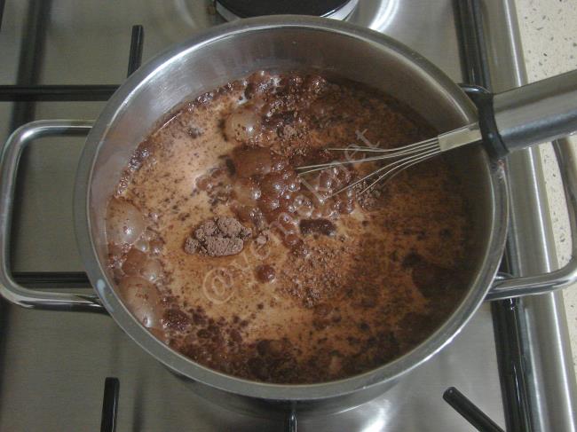 Çikolatalı Muhallebili Pasta - Yapılışı (8/16) 