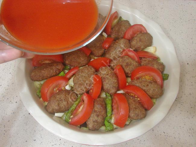 Fırında Köfteli Patlıcan Yemeği - Yapılışı (10/16) 