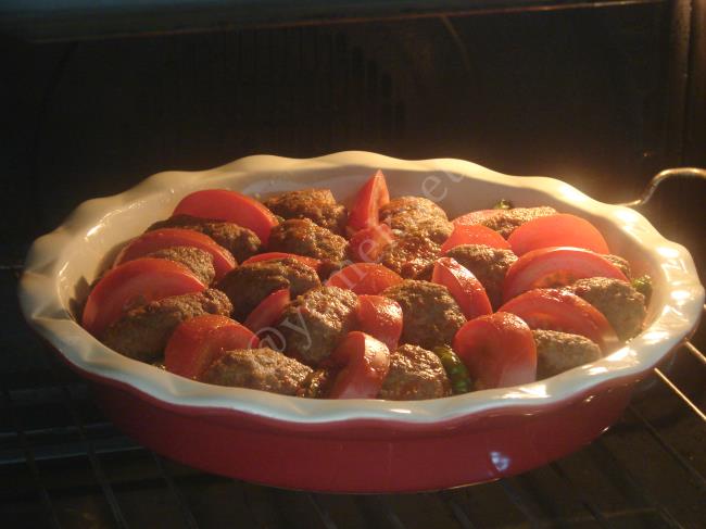 Fırında Köfteli Patlıcan Yemeği - Yapılışı (12/16) 