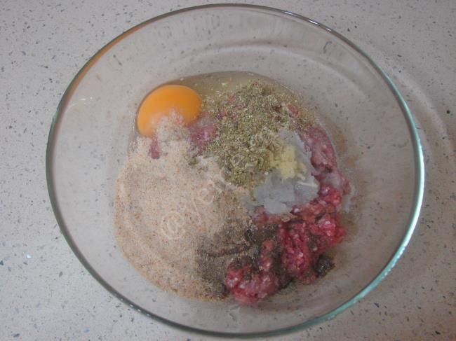 Fırında Köfteli Patlıcan Yemeği - Yapılışı (3/16) 