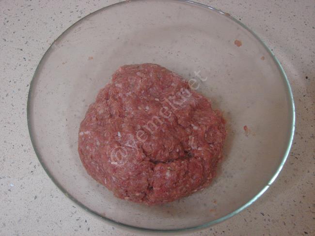 Fırında Köfteli Patlıcan Yemeği - Yapılışı (4/16) 