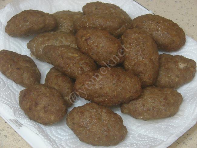 Fırında Köfteli Patlıcan Yemeği - Yapılışı (6/16) 