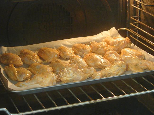 Fırında Soslu Tavuk Kanat - Yapılışı (7/12) 