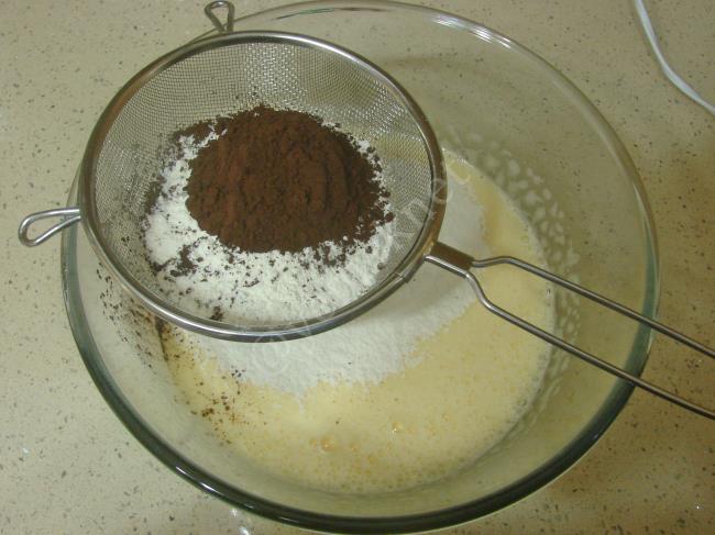 Islak Sünger Pasta - Yapılışı (3/16) 