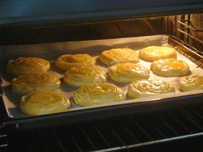 Katmerli Çörek - Yapılışı (20/24) 