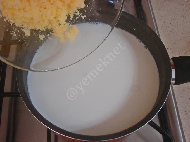 Saray Muhallebisi - Yapılışı (4/16) 