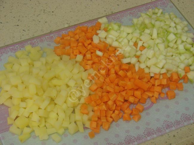 Sebzeli Yoğurt Çorbası - Yapılışı (2/16) 