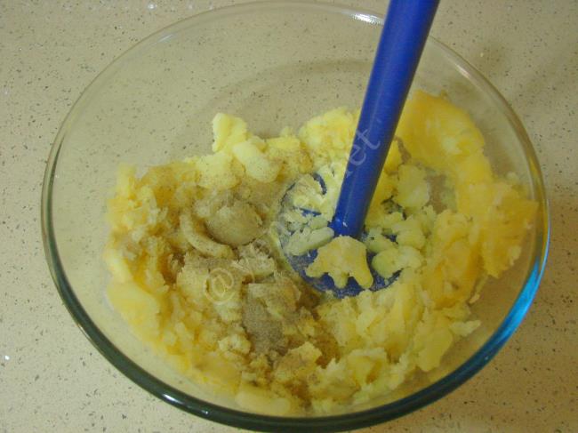 Yoğurtlu Patates Mantısı - Yapılışı (4/16) 