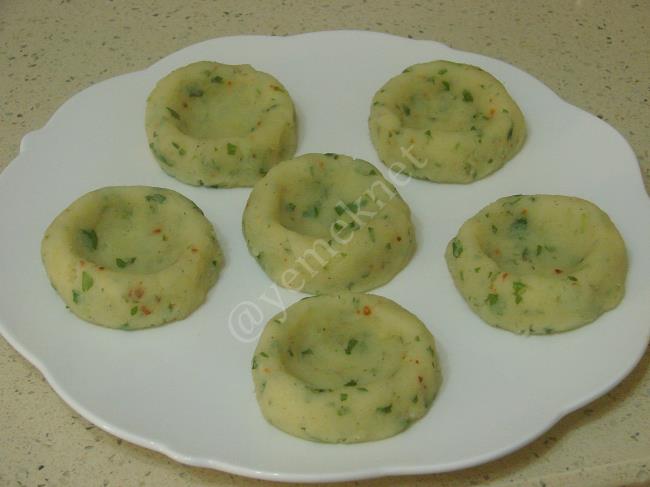 Yoğurtlu Patates Mantısı - Yapılışı (9/16) 