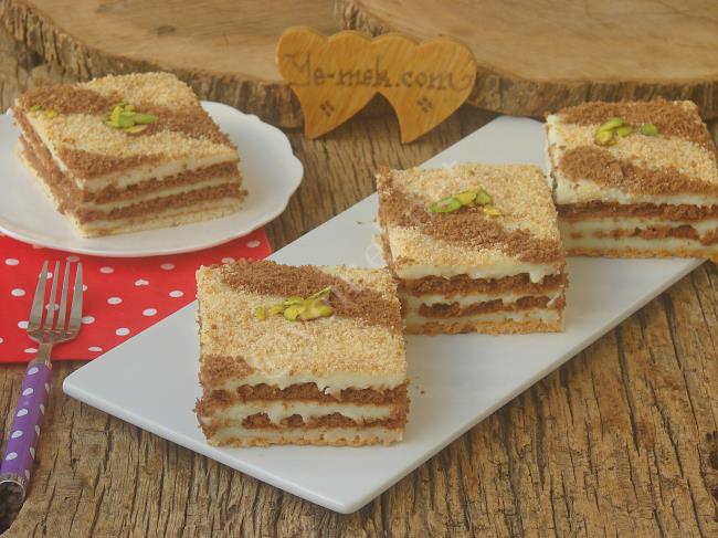 Bisküvili Yalancı Tavuk Göğsü Tatlısı - Yapılışı (14/16) 