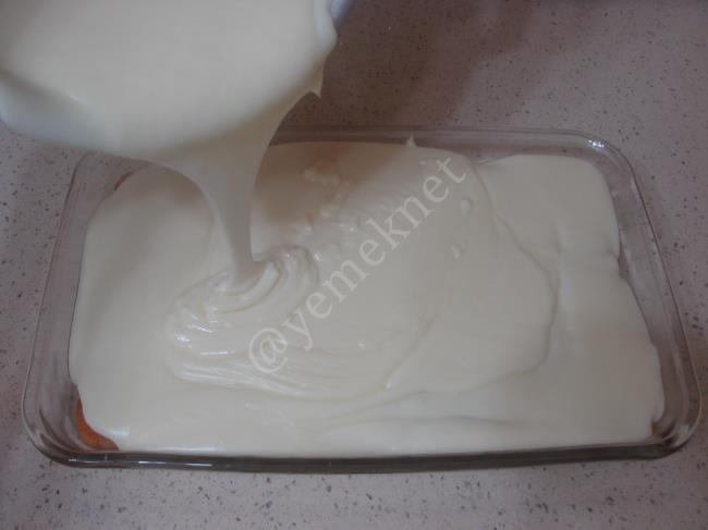 Etimekli Yalancı Tavuk Göğsü Tatlısı - Yapılışı (12/16) 