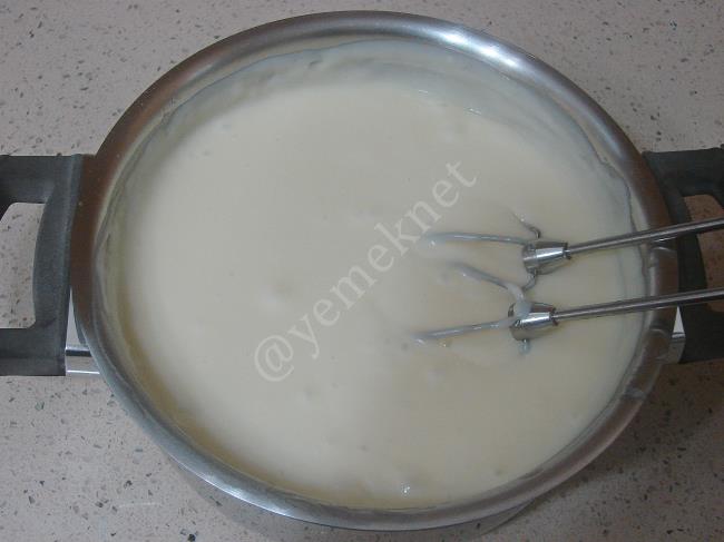 Etimekli Yalancı Tavuk Göğsü Tatlısı - Yapılışı (11/16) 