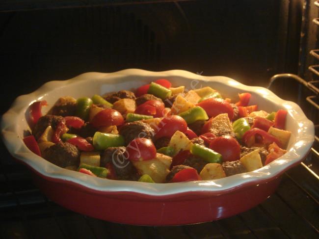 Fırında Köfteli Patates Yemeği - Yapılışı (12/16) 