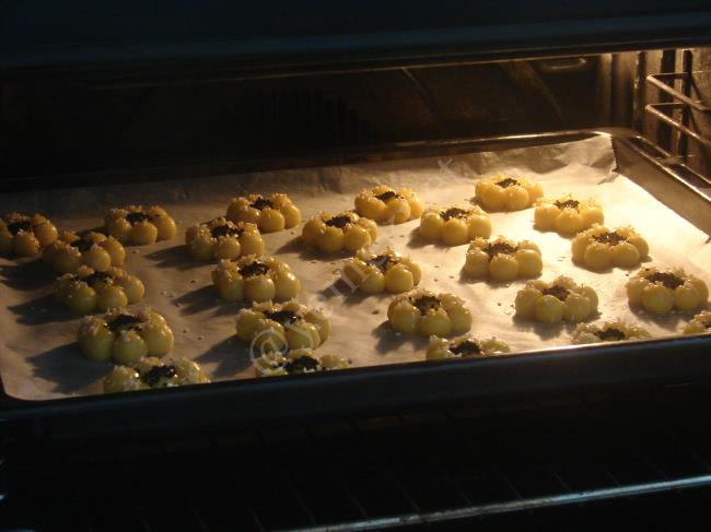 Tuzlu Çiçek Kurabiye - Yapılışı (8/12) 