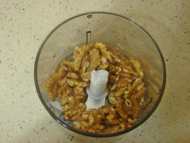 Kahvaltılık Cevizli Ezme - Yapılışı (2/12) 