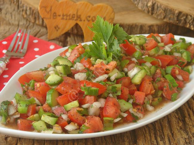 Kebabın Yanında Mükemmel Bir Eşlikçi : Kebapçı Salatası