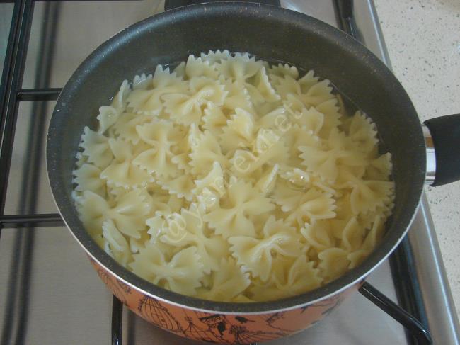 Peynirli Makarna - Yapılışı (3/12) 