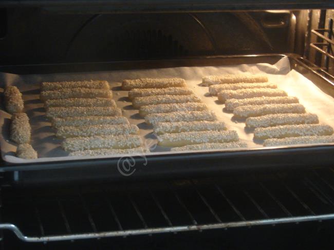 Yağlı Gevrek - Yapılışı (12/16) 