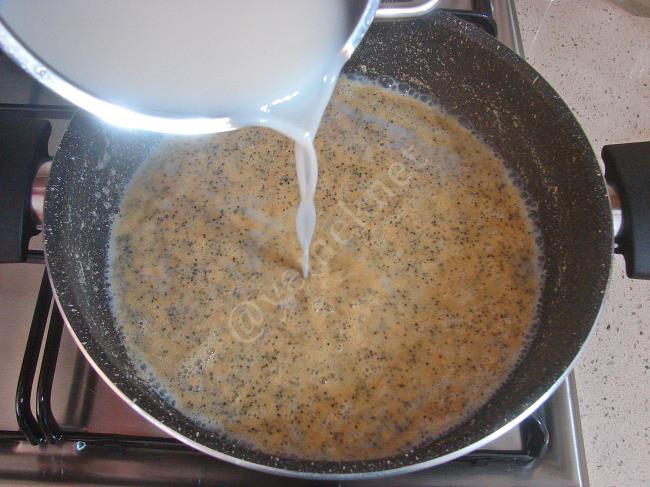 Haşhaşlı İrmik Helvası - Yapılışı (7/12) 