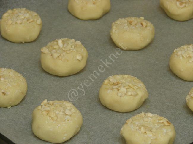 Hindistan Cevizli Fındıklı Kurabiye - Yapılışı (11/16) 