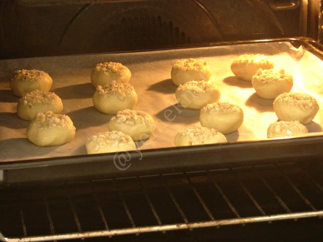 Hindistan Cevizli Fındıklı Kurabiye - Yapılışı (12/16) 