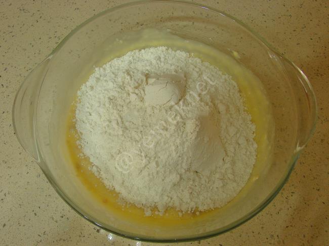 Hindistan Cevizli Fındıklı Kurabiye - Yapılışı (7/16) 