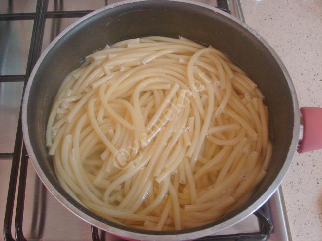 Kıymalı Fırın Makarna - Yapılışı (6/16) 