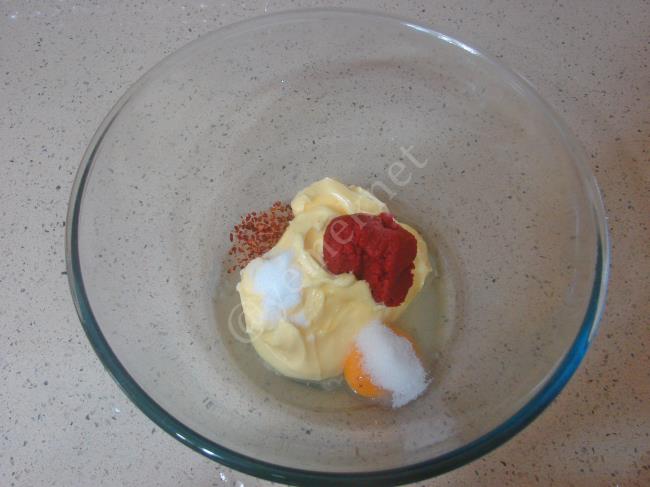 Peynirli Salçalı Poğaça - Yapılışı (2/16) 