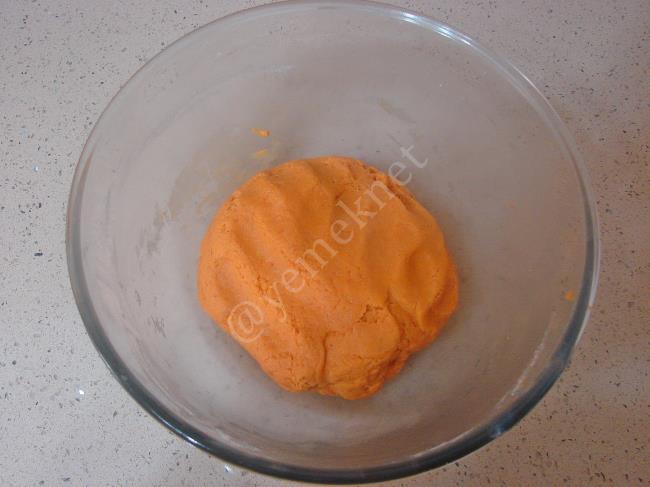 Peynirli Salçalı Poğaça - Yapılışı (4/16) 