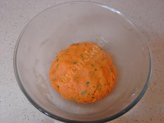 Peynirli Salçalı Poğaça - Yapılışı (6/16) 