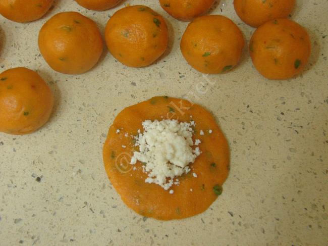 Peynirli Salçalı Poğaça - Yapılışı (7/16) 