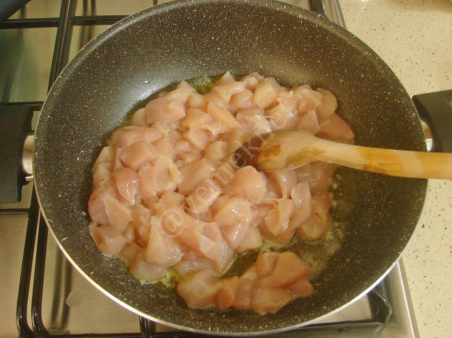 Tavuklu Makarna - Yapılışı (4/12) 