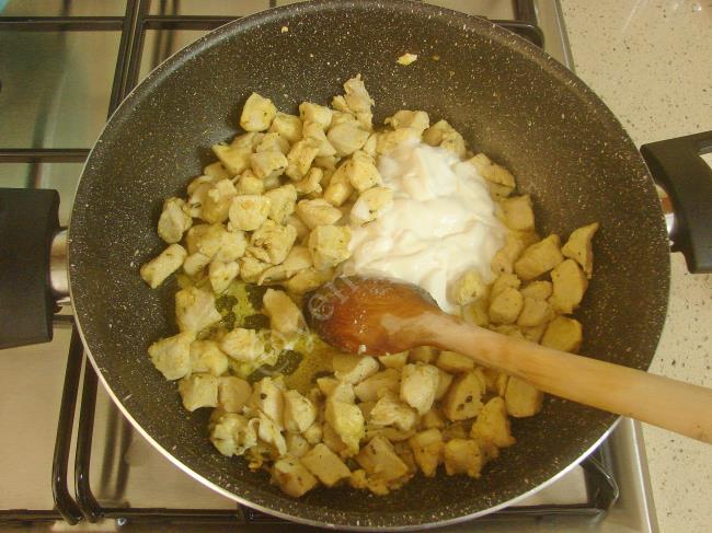 Tavuklu Makarna - Yapılışı (6/12) 