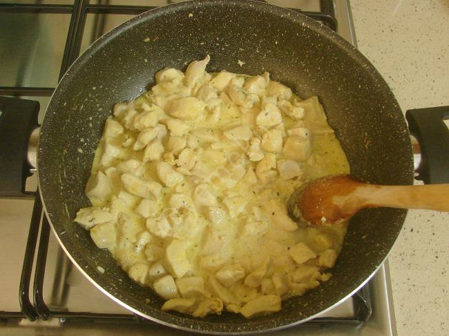 Tavuklu Makarna - Yapılışı (7/12) 