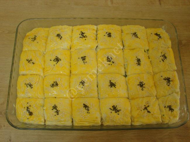 Tepsi Poğaçası - Yapılışı (18/24) 