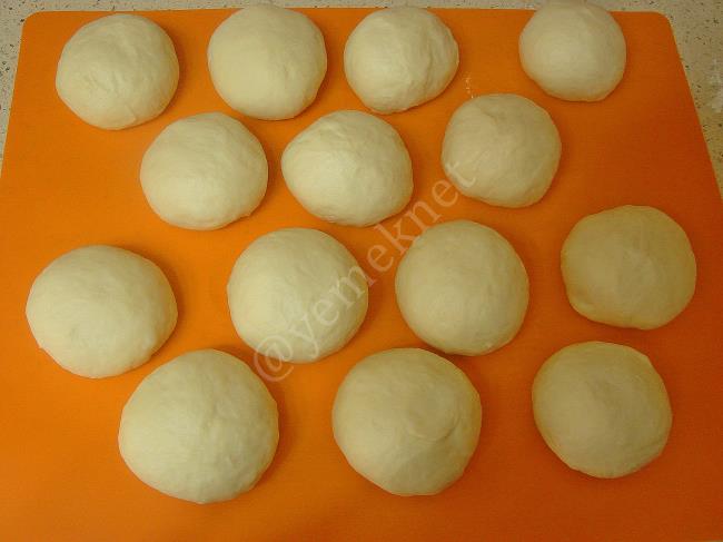 Tepsi Poğaçası - Yapılışı (7/24) 