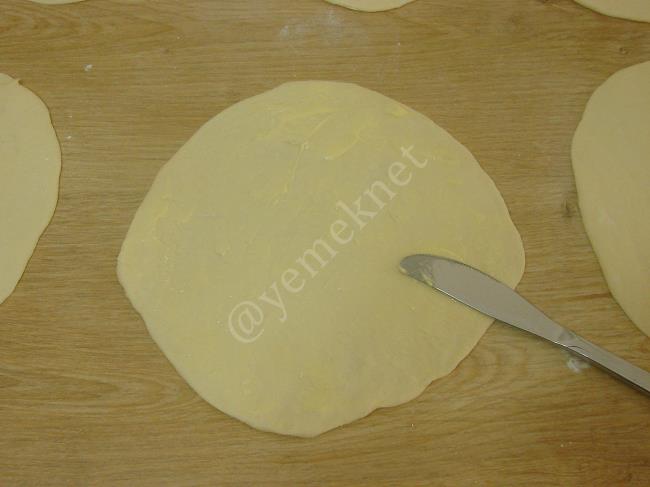 Tepsi Poğaçası - Yapılışı (9/24) 