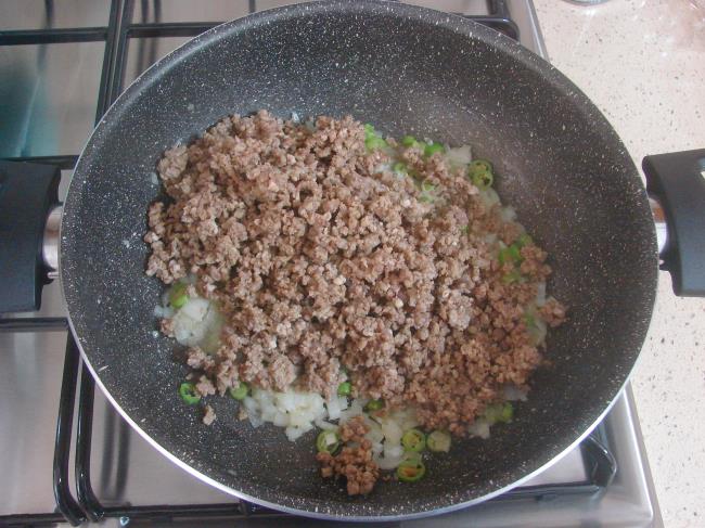 Kıymalı Tava Böreği - Yapılışı (3/16) 