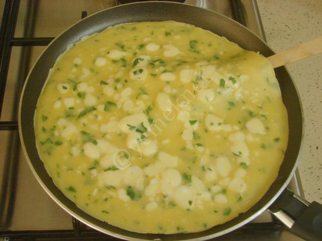 Peynirli Krep - Yapılışı (8/12) 