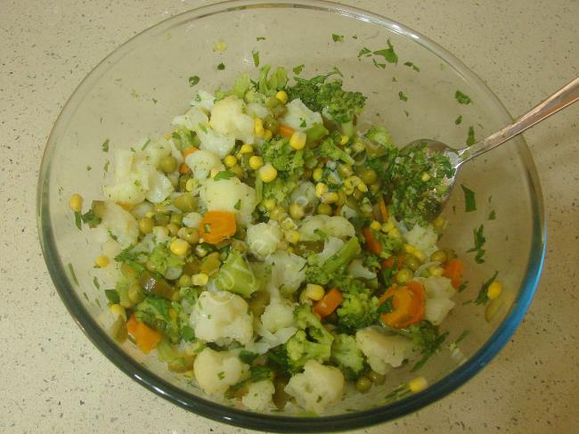 Brokolili Karnabahar Salatası - Yapılışı (7/12) 