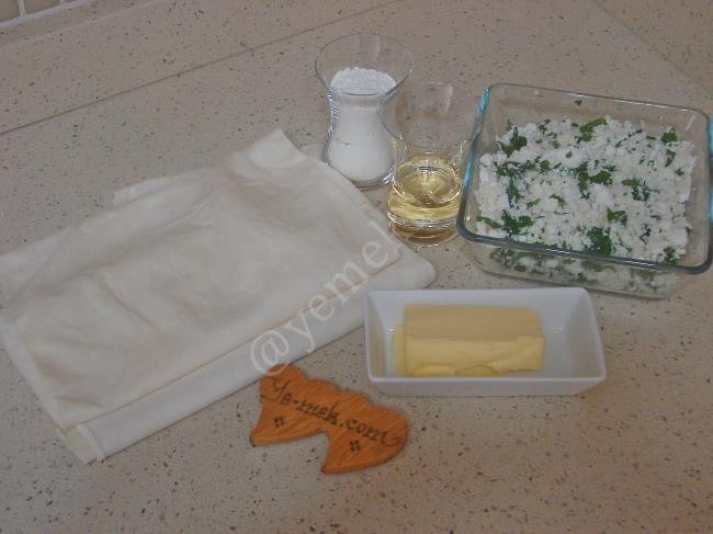 Hazır Yufkadan Çıtır Börek - Yapılışı (1/16) 