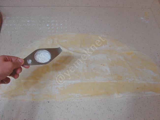 Hazır Yufkadan Çıtır Börek - Yapılışı (6/16) 