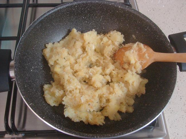 Patatesli Börek - Yapılışı (5/20) 