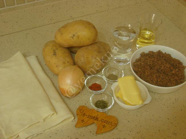 Patatesli Kıymalı Börek - Yapılışı (1/20) 