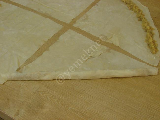 Patatesli Kıymalı Börek - Yapılışı (10/20) 