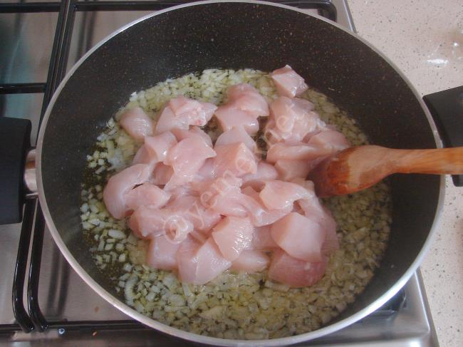 Tavuklu Karnabahar Yemeği - Yapılışı (3/12) 